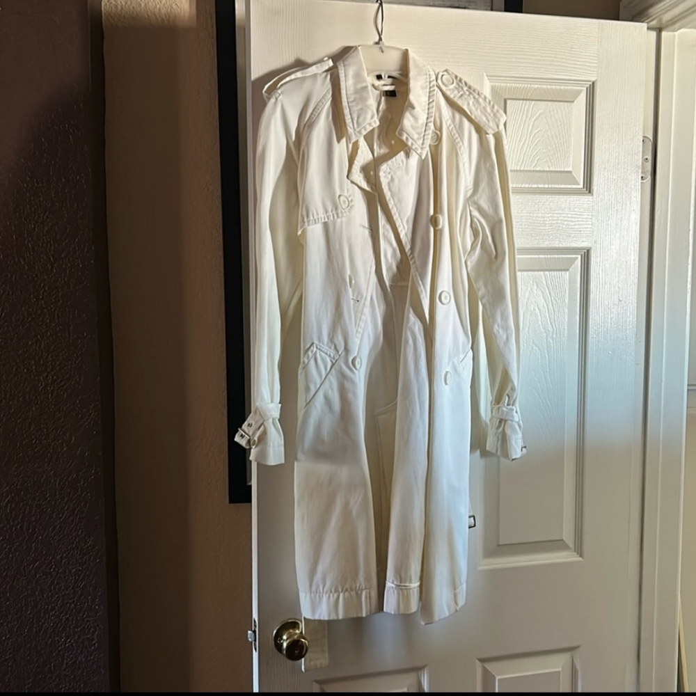 Express women's white, size 8, 1/2 length trenchcoat